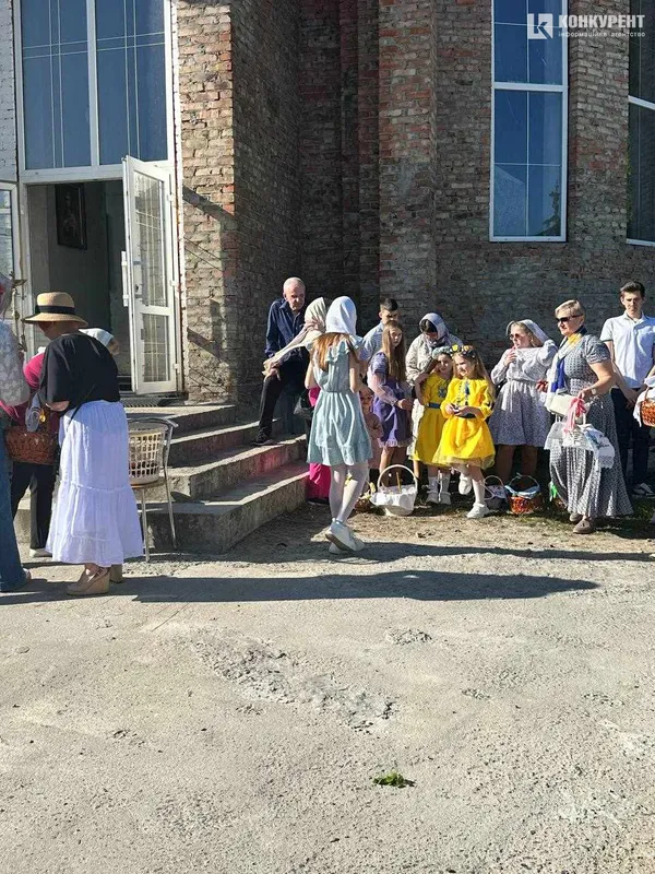 У церкві Луцька, яка загорілась напередодні Великодня, святили паски (фото)