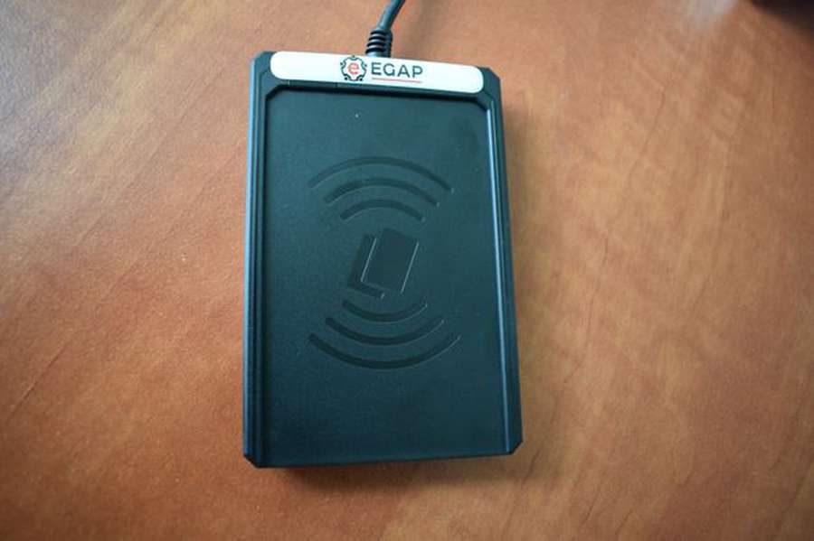 Луцький ЦНАП отримав нові пристрої для зчитування ID-карток (фото)