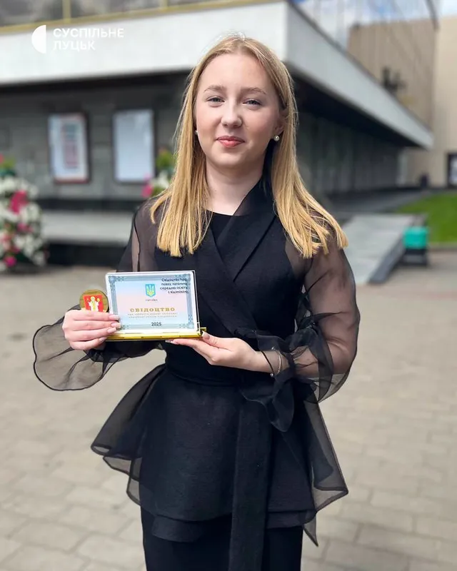 Вперше без медалей: у Луцьку привітали випускників-відмінників (фото)