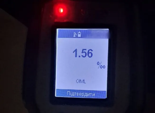 У Луцьку вночі зловили п'яну водійку на авто зі спущеним колесом