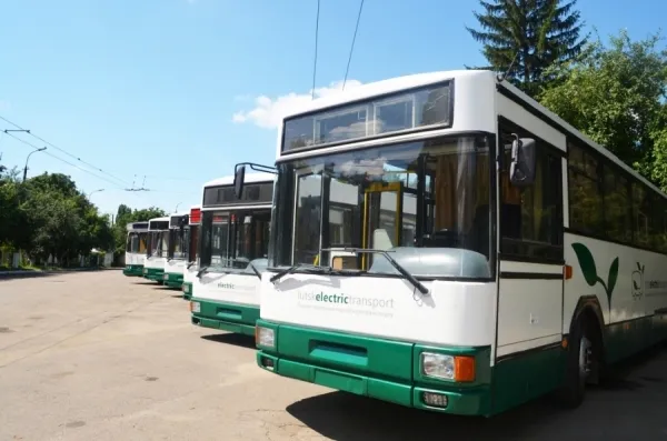 Вартість проїзду в тролейбусах: підвищувати чи ні?
