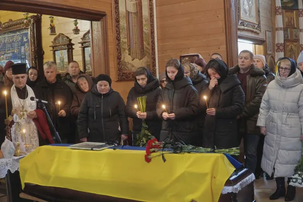 Загинув пів року тому: у Володимирі провели в останню дорогу воїна Володимира Пойду (фото)