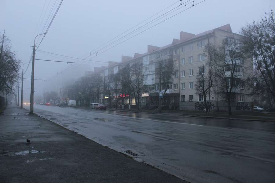 Напередодні Нового року Луцьк огорнув туман (фото)