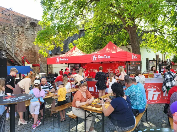 «ЛюбART Fest» у Луцькому замку: що там відбувається (фоторепортаж)