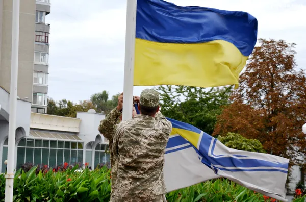 У Луцьку спустили прапор підтримки полонених моряків та передадуть в музей (фото)