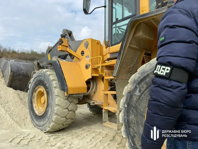 Родичів Медведчука і Козака підозрюють у протиправному використанні надр (фото)