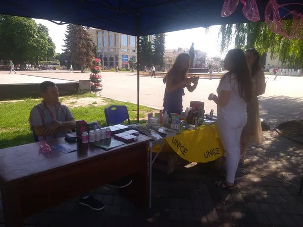 На Театральному майдані у Луцьку можна обстежити груди
