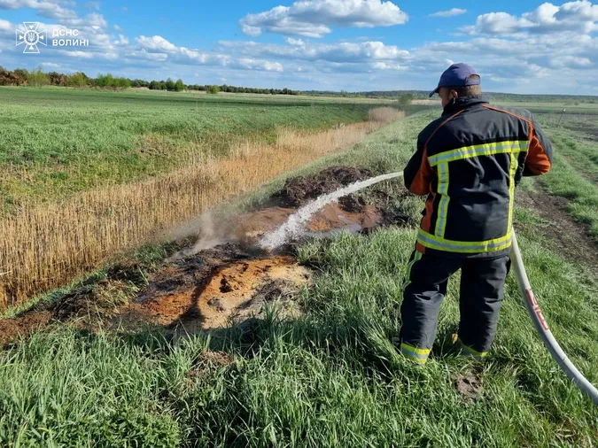 На Волині до ночі гасили торф (фото)