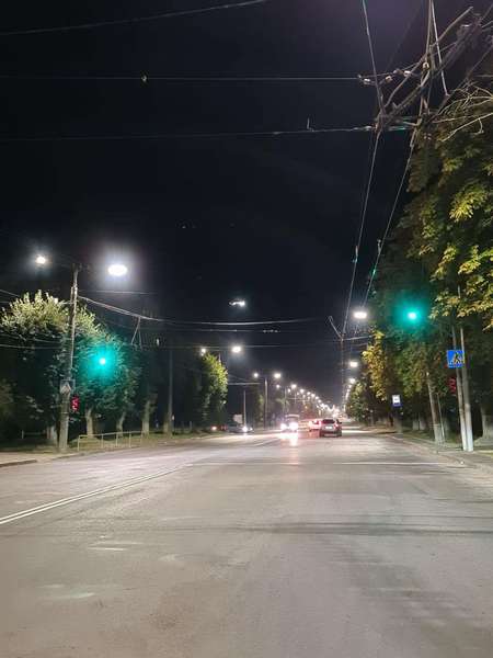 Проспект Відродження в Луцьку засяяв LED-ліхтарями (фото)