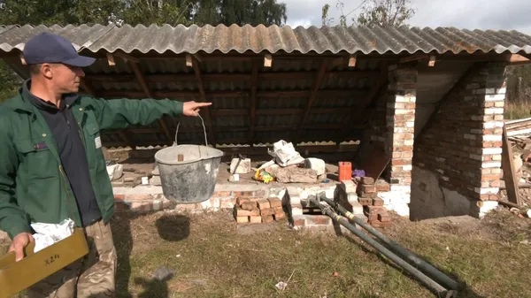 У селі на Волині люди почали ремонтувати майно, яке знищив боєприпас винищувача (фото)