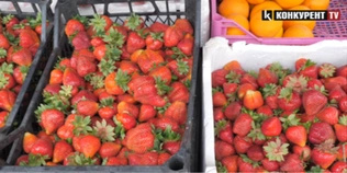 Ціни впали: скільки коштує полуниця, черешня та картопля на луцькому ринку (відео)