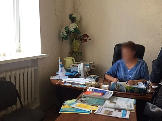 Директорка луцького коледжу вимагала в абітурієнта хабар 