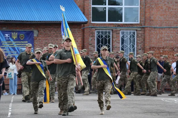 73 курсанти луцького вишу склали присягу на вірність Україні (фото)