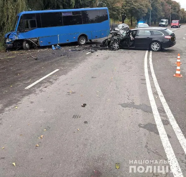 Маршрутка «Луцьк-Зарічне» зіткнулася з Peugeot: серед постраждалих дитина