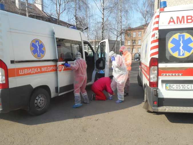 Українські вчені спрогнозували, коли коронавірус піде на спад