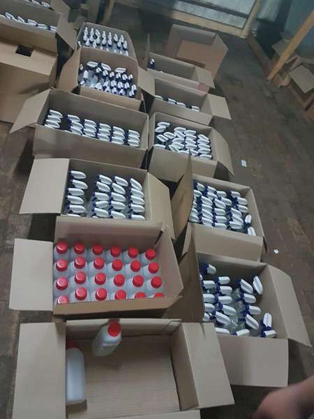 У Луцьку вилучили понад три тисячі літрів фальсифікованих антисептиків (фото)