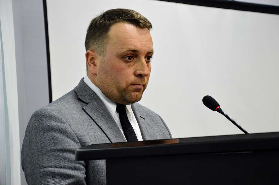 «Штатному» юристу Олександру Рачкову депутати дали доручення, яке, забігаючи наперед,  так ніхто і не вислухав