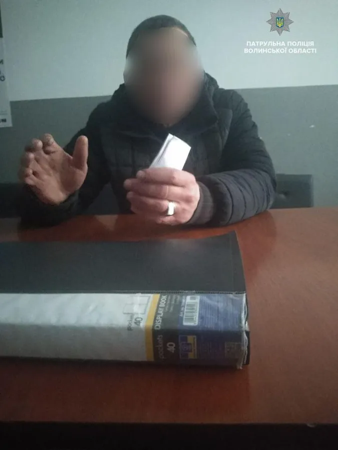Патрульні пов'язали неадекватного хулігана в центрі Луцька