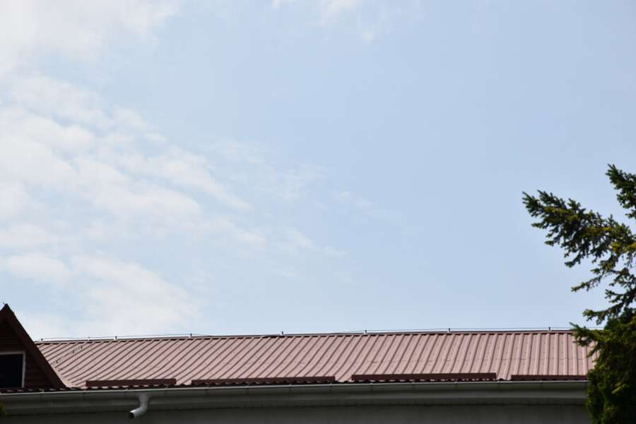 Новий дах та яскравий фасад: як у Луцьку ремонтують школу №15 (фото)