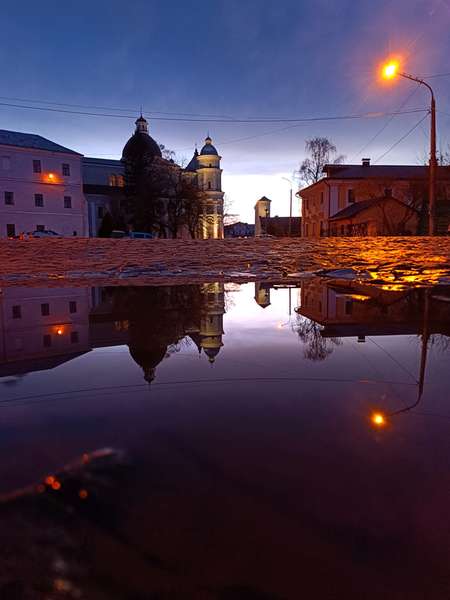 Фантастичний захід сонця після дощу в Луцьку (фото)