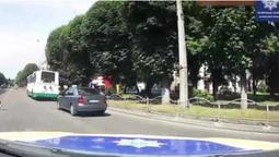 У Луцьку патрульні зупинили нелегальне таксі (відео)