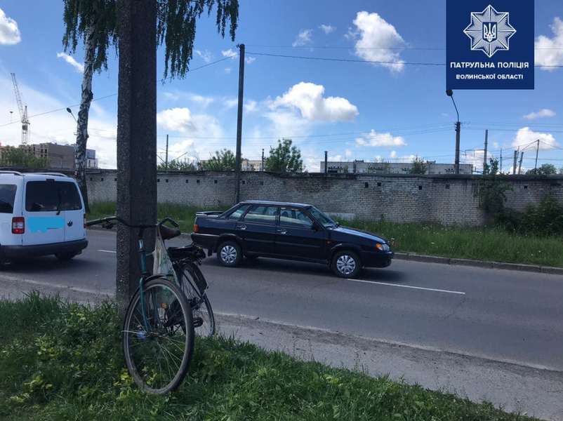 У Луцьку легковик збив велосипедиста (фото)