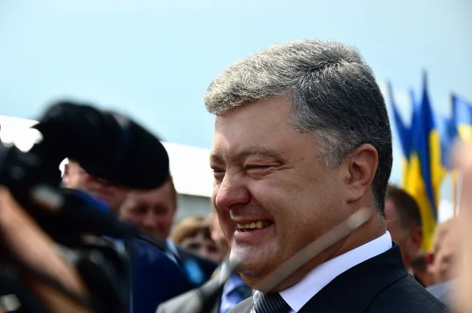 VIP-персони, гвинтокрили та новий завод: репортаж з візиту Порошенка на Волинь (фото)