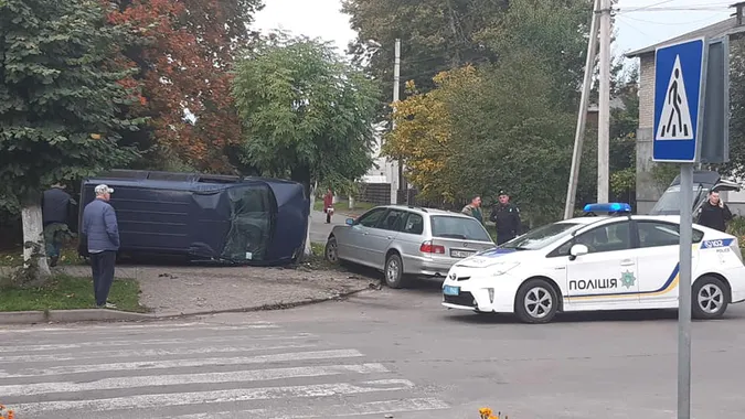 У Ківерцях унаслідок ДТП перекинулось авто (фото)
