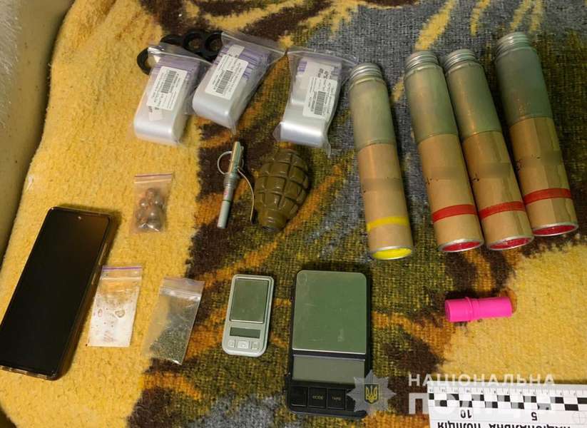 Граната, ракети, наркотики: у Луцьку затримали небезпечного злочинця (фото, відео)