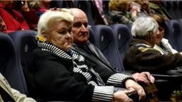 Велика зала й ексклюзивне кіно: луцькі пенсіонери переглянули українську документалку (фото)