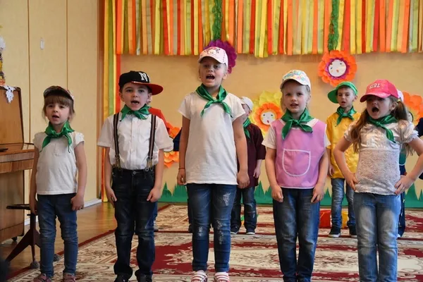 У луцькому дитсадку посадили дерева (фото)