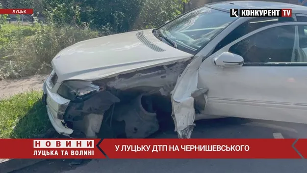 У Луцьку водійка «мерседеса» вилетіла на зустрічну смугу і врізалася в «рено» (фото, відео)