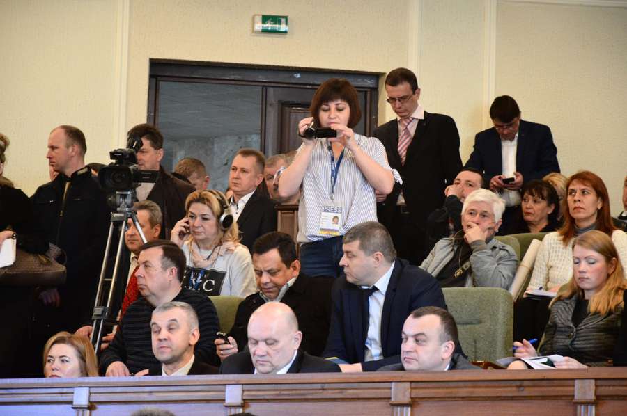 Як новий губернатор мовчав на сесії Волиньради (фоторепортаж)