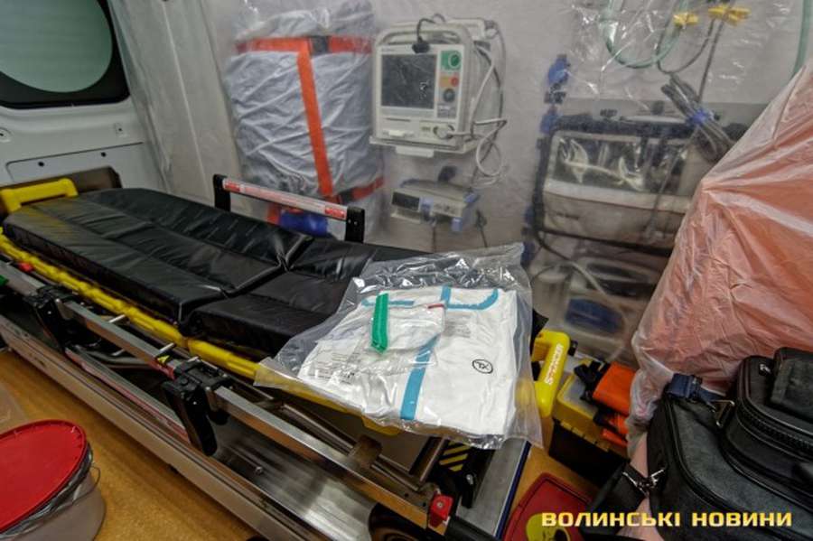 «Інколи немає часу випити чай» – як на Волині працюють ковідні медичні бригади (фото)