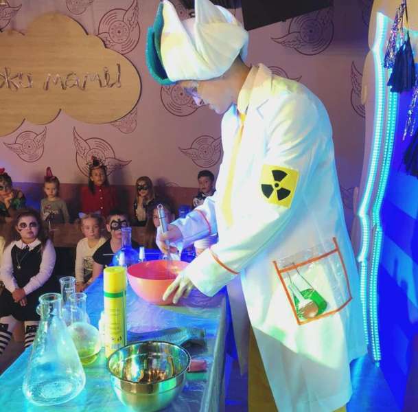 З димом і бульками: у «Промені» можна замовити хімічне шоу для дітей*