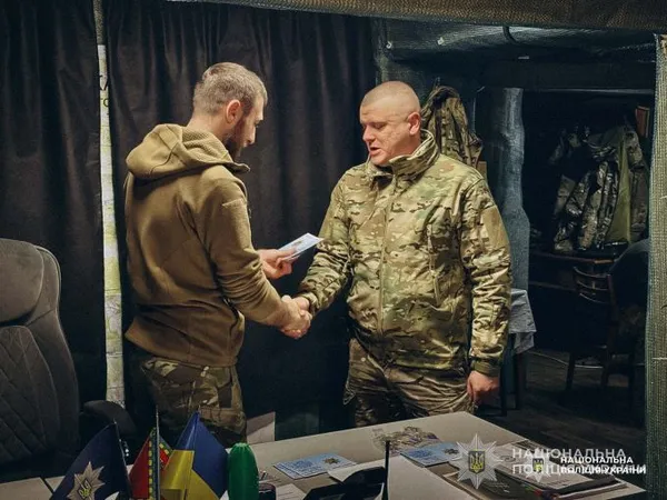 Чекає первістка, але вирушає на Схід: поліцейський-доброволець з Волині став вибухотехніком на фронті (фото, відео)