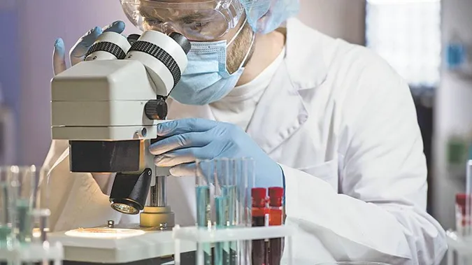 ЄС проведе термінову зустріч через нову мутацію COVID-19