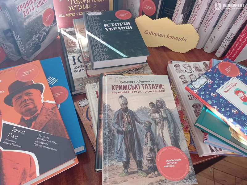 У обласну юнацьку бібліотеку у Луцьку завезли нові книжки: що тут є (фото)