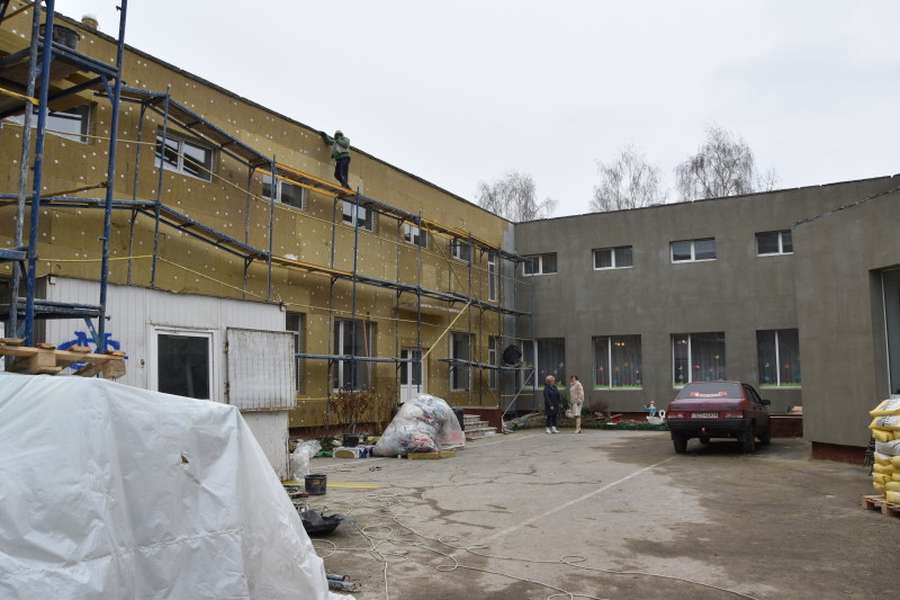 У Луцьку почали ремонтувати заклади освіти (фото)