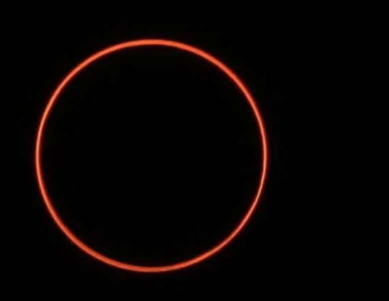 «Вогняне кільце»: на Землі побачили сонячне затемнення (фото, відео)