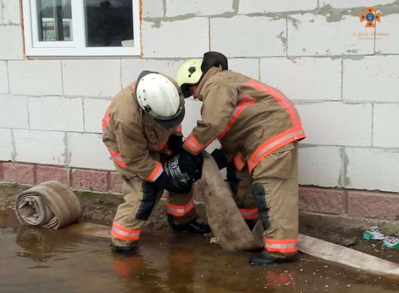 Камінь-Каширщину затопило: рятувальники відкачали майже 2 тисячі кубометрів води з присадибних ділянок