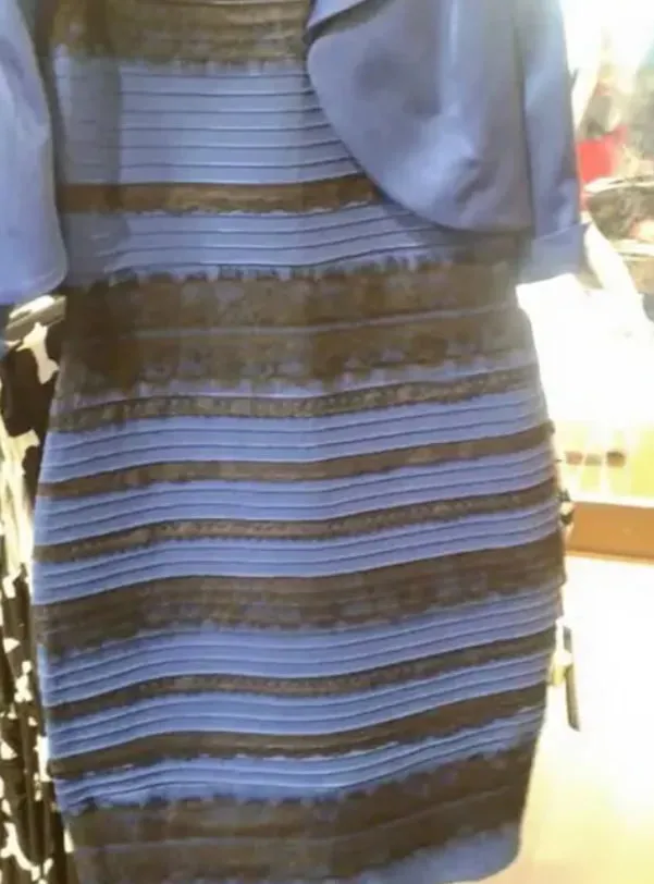 «Синьо-чорна чи біло-золота»: чоловіка, відомого через вірусне фото сукні, судять за домашнє насилля