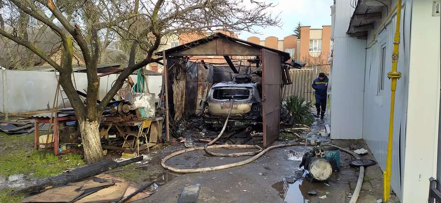 Пожежа у Луцьку: автомобіль згорів ущент (фото)