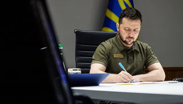 Зеленський позбавив громадянства Медведчука, Козака, Деркача і Кузьміна