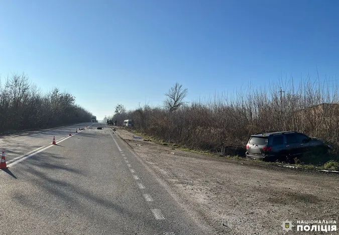 У жахливій ДТП на Рівненщині травмувалися 9 людей, двоє – у реанімації (фото)