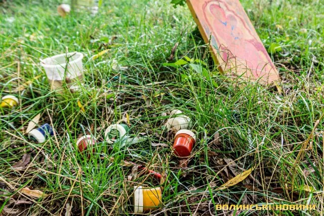 «Бог мене любить»: у Луцьку на березі річки живе безхатько-філософ (фото)