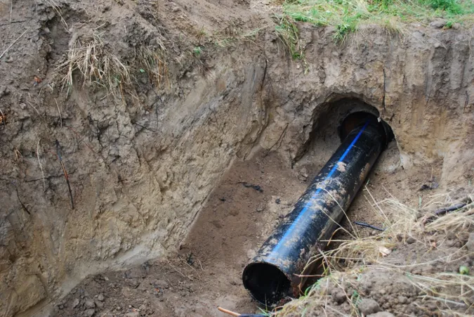 Через сморід у Луцьку перевіряють каналізаційні мережі 