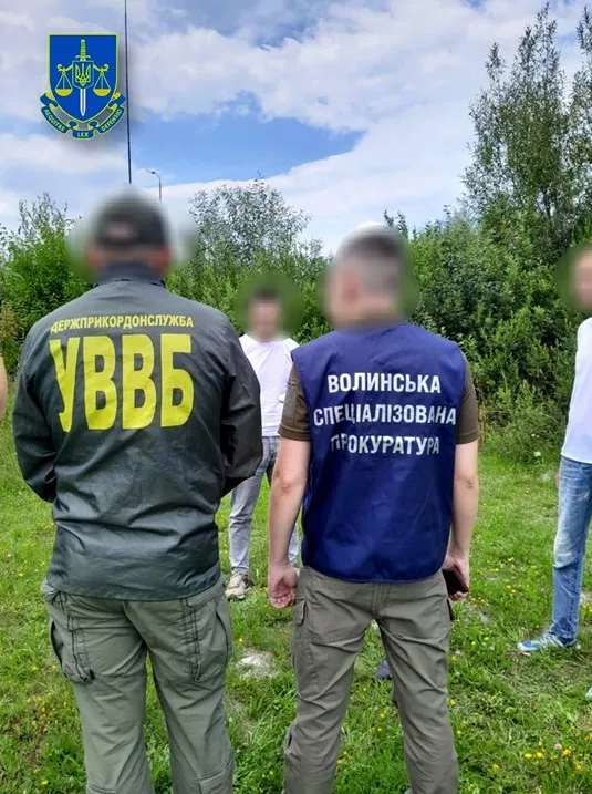 Контрабанда сигарет: на Волині на хабарі зловили прикордонника (фото)