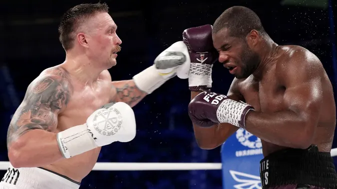 Олександр Усик переміг Даніеля Дюбуа технічним нокаутом