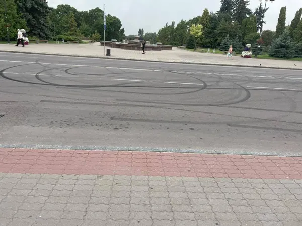 У Луцьку дрифтер «наслідив» у центрі міста (фото, відео)